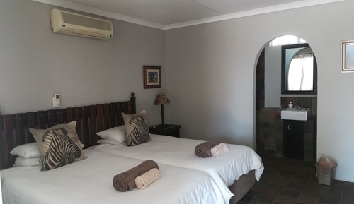 Habitación estándar con 1 cama doble o 2 individuales