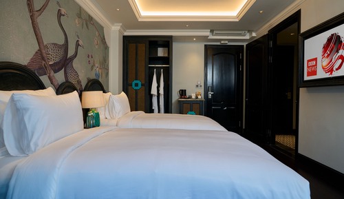 Habitación Deluxe con 1 cama doble o 2 individuales, balcón, vistas a la piscina