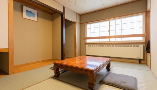Habitación tradicional con 2 camas individuales