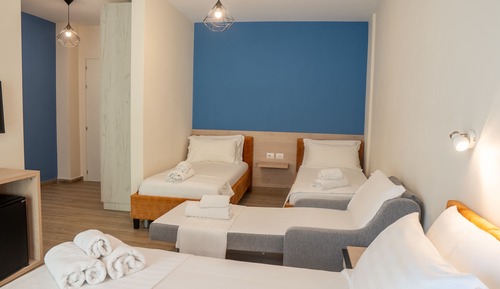 Habitación familiar, vistas parciales al mar