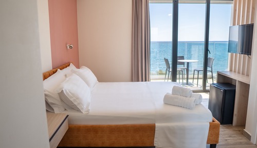 Habitación triple, vistas al mar