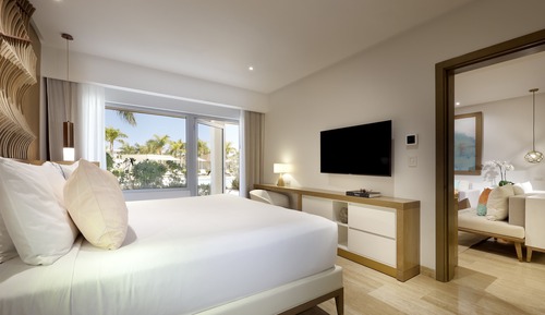Suite (Family Concierge, Master, Swim Up)
