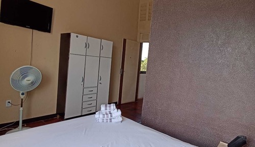 Habitación básica con 1 cama doble o 2 individuales