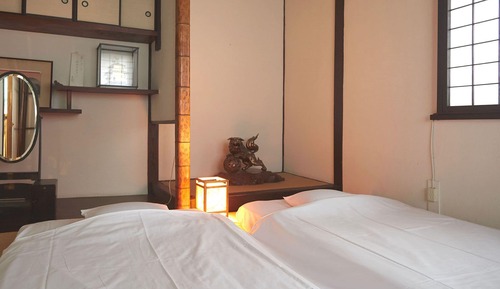 Habitación tradicional con 2 camas individuales, varias camas (For 2 people,Check in time 4pm-10pm)