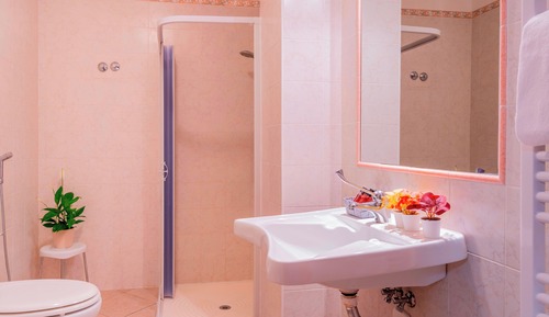 Disabled Triple Room with window