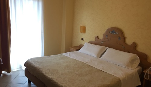 Double room with window
