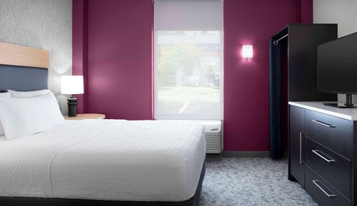 Queen Bedroom Suite
