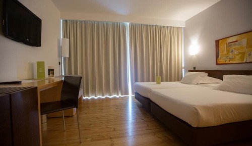 Habitación estándar con 2 camas individuales, vistas a la montaña