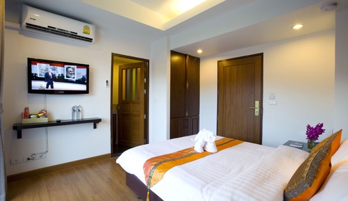 Standard Queen Bed Canal View with Balcony