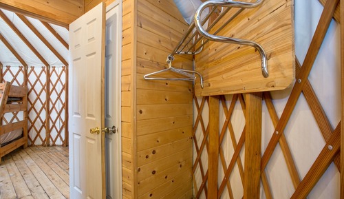 Estudio, no fumadores, vistas al río (River Yurt , Linens Included)