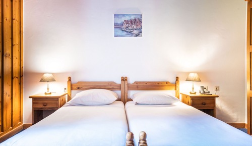 Habitación clásica con 2 camas individuales