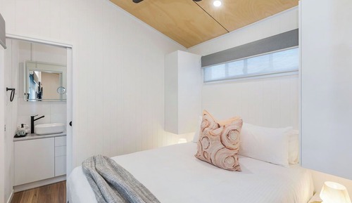 Premium Tiny Home - Sleeps 2 - Dog Friendly