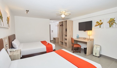 Habitación superior con 2 camas individuales, vistas al río