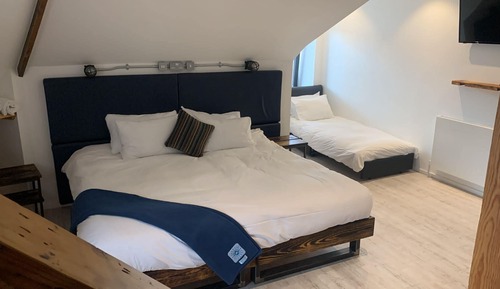 Habitación Deluxe doble, 1 cama de matrimonio grande con sofá cama