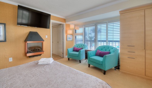 Deluxe Condo, 1 Bedroom, Oceanfront (203)