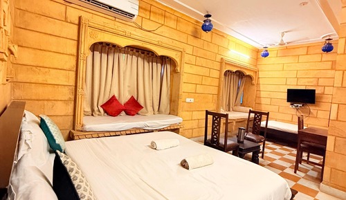Habitación Royal, varias camas, vistas a la montaña