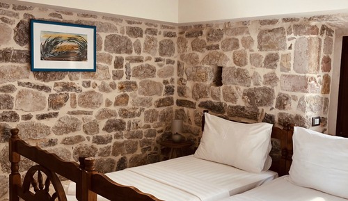 Habitación clásica con 1 cama doble o 2 individuales, baño compartido