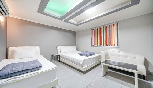 Room (Suite room (double + single))