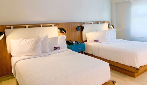 Habitación, 2 camas dobles, no fumadores (Mobility Accessible, Roll In Shower)