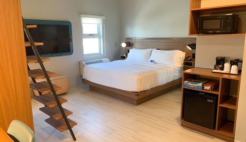 Suite familiar, no fumadores (1 King & 1 Bunk Bed)