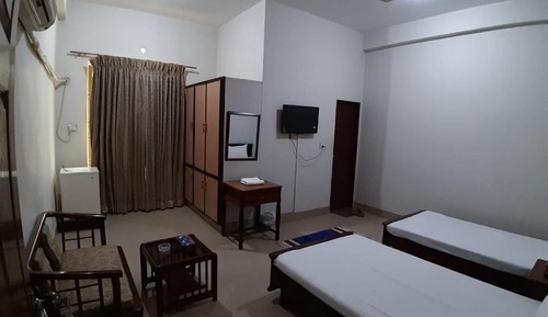 Habitación estándar con 1 cama doble o 2 individuales