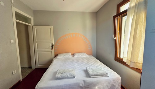 Habitación Confort con 1 cama doble o 2 individuales, baño privado