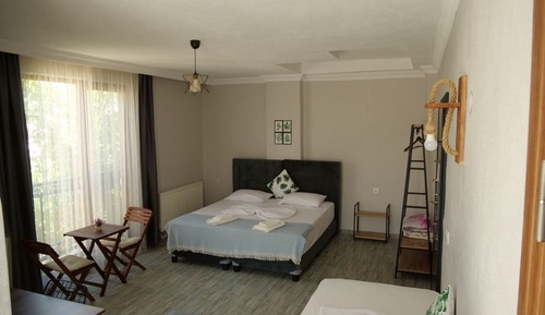 Habitación familiar, varias camas, no fumadores, vistas a la piscina