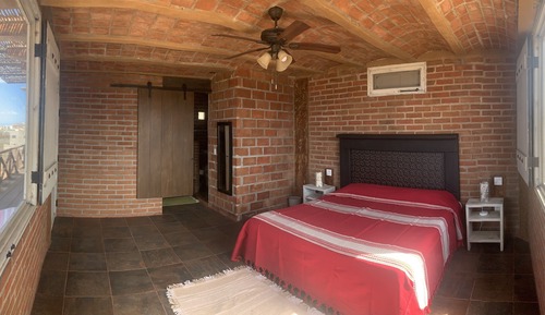Cabaña familiar, 1 cama de matrimonio grande, baño privado, vistas al mar