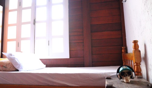 Dormitorio compartido económico, solo para hombres