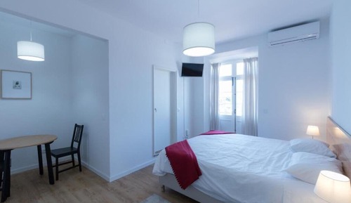 Habitación estándar con 1 cama doble o 2 individuales, balcón