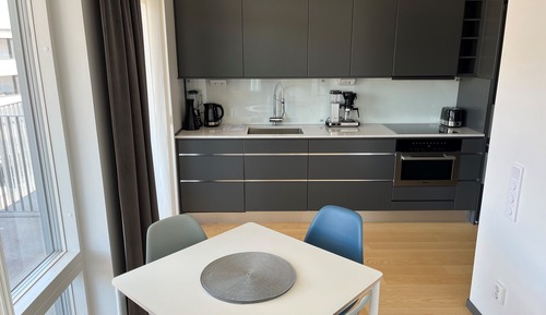 Apartamento exclusivo, 1 cama de matrimonio con sofá cama, vistas parciales al mar