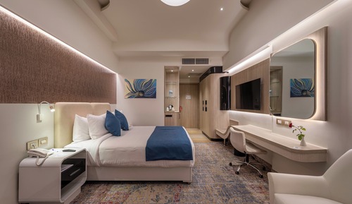 Habitación estándar, 1 cama de matrimonio grande con sofá cama, balcón