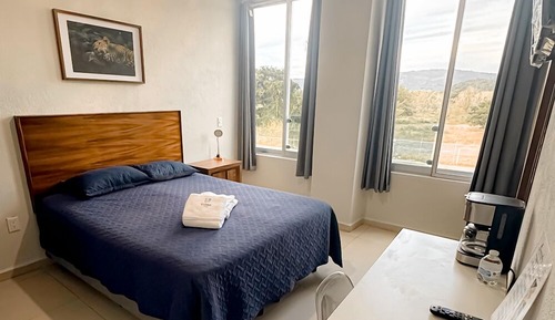 Habitación estándar, 1 cama de matrimonio, vistas a la colina