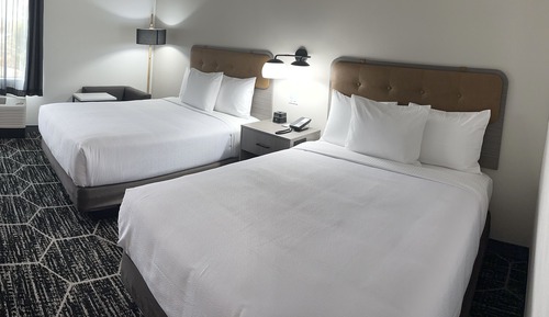 Habitación, 2 camas de matrimonio, no fumadores (Mobility/Hearing, Roll-In Shower)