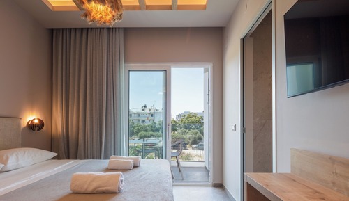 Suite (Inland View)