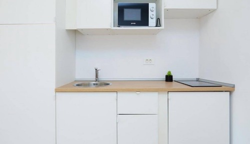 Estudio (Standard Studio Apartment)
