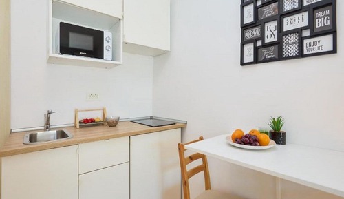 Estudio (Studio Apartment with Terrace)