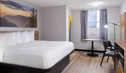Efficiency, Suite estudio, 1 cama de matrimonio grande, no fumadores