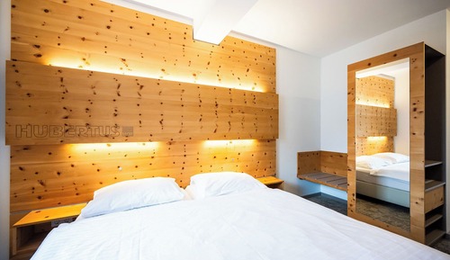 Habitación superior con 1 cama doble o 2 individuales