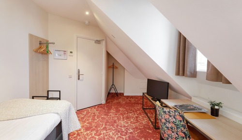 Habitación básica con 2 camas individuales