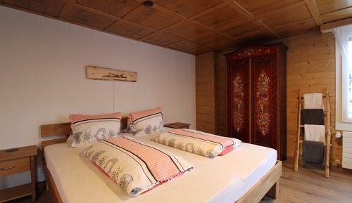 Habitación cuádruple básica, baño compartido, vistas a la montaña