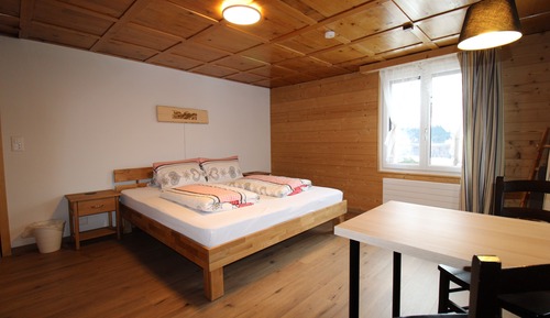 Habitación básica doble, baño compartido, vistas a la montaña