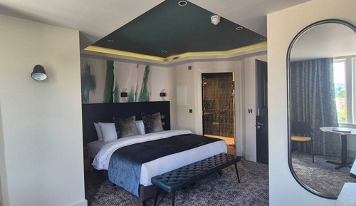 Skyline67 Double or Twin Room (In-room continental breakfast)