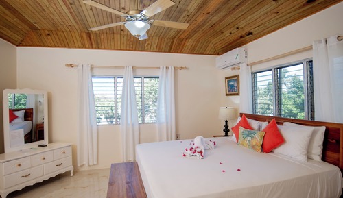 Paradise A &B, Premium 2 Bedroom Ocean View Suite, 2 King Bed, with Kitchen and Living Area