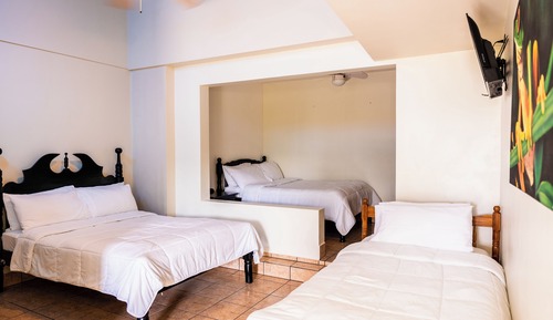 Habitación triple económica, varias camas, vistas al valle