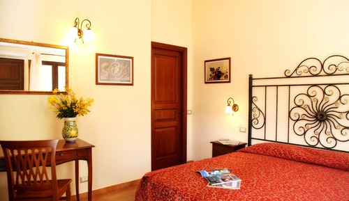 Habitación estándar con 1 cama doble o 2 individuales