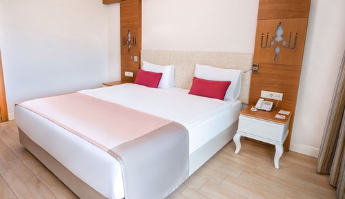 Habitación familiar, vistas parciales al mar