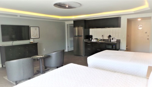 Habitación Deluxe, 2 camas de matrimonio, cocina básica (with Balcony)