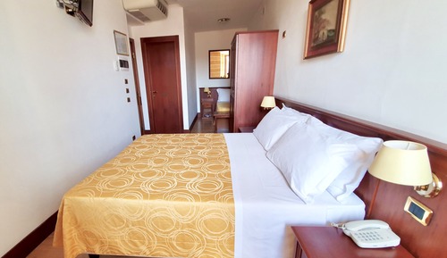 Habitación con 1 cama doble o 2 individuales (with extra bed)