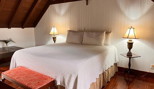 Georgian Suite (Continental Breakfast Included)